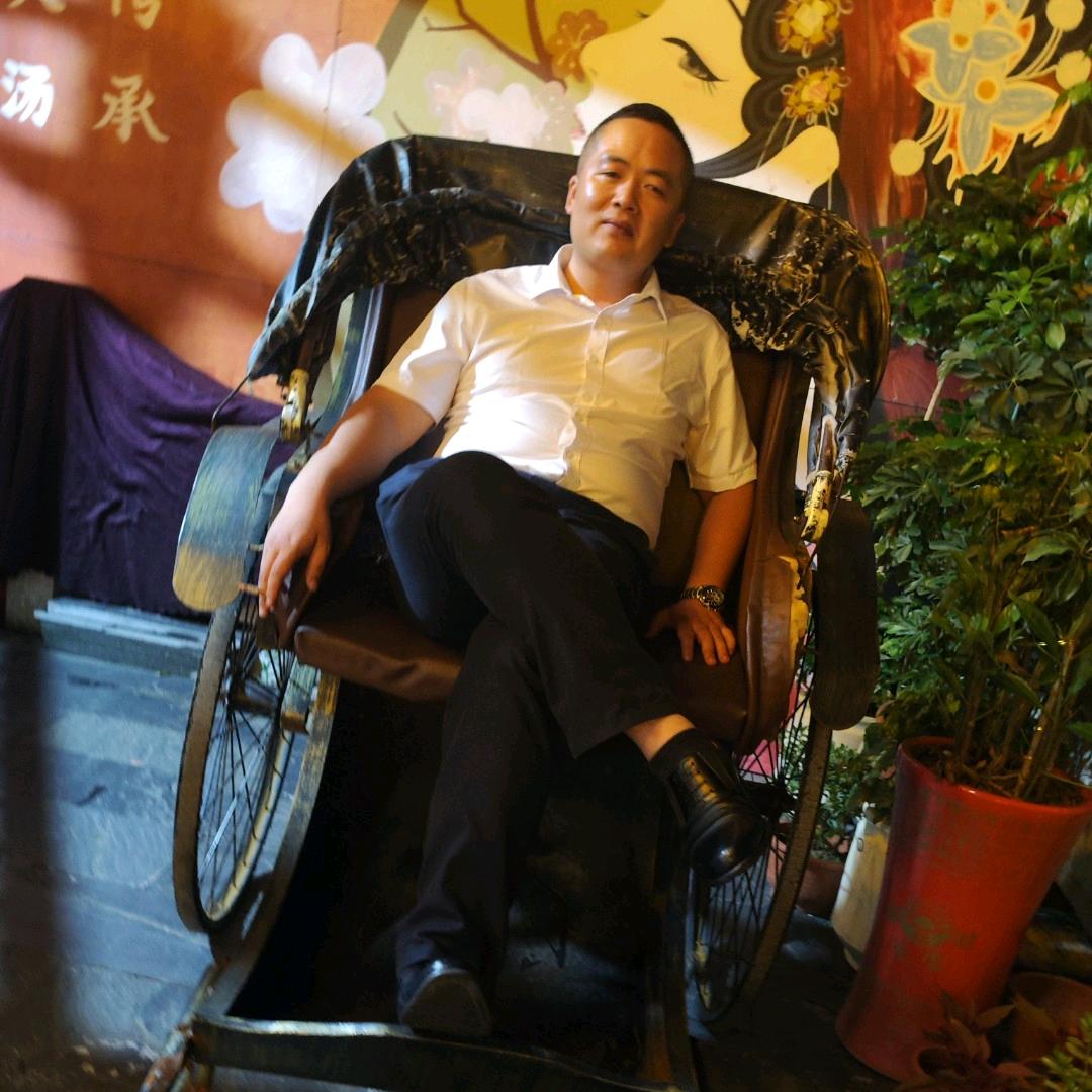 小镇青年 心怀天下