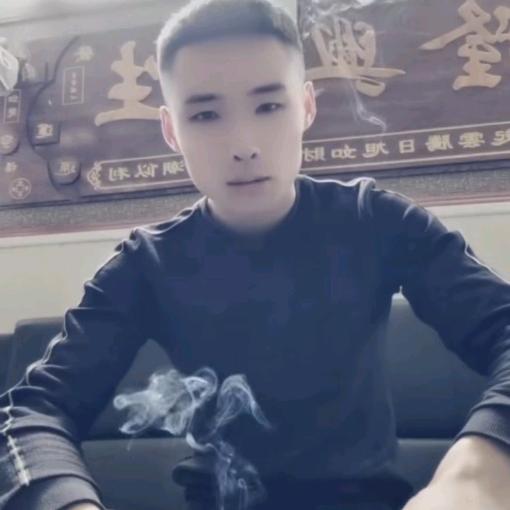 我的黑夜比白天多。