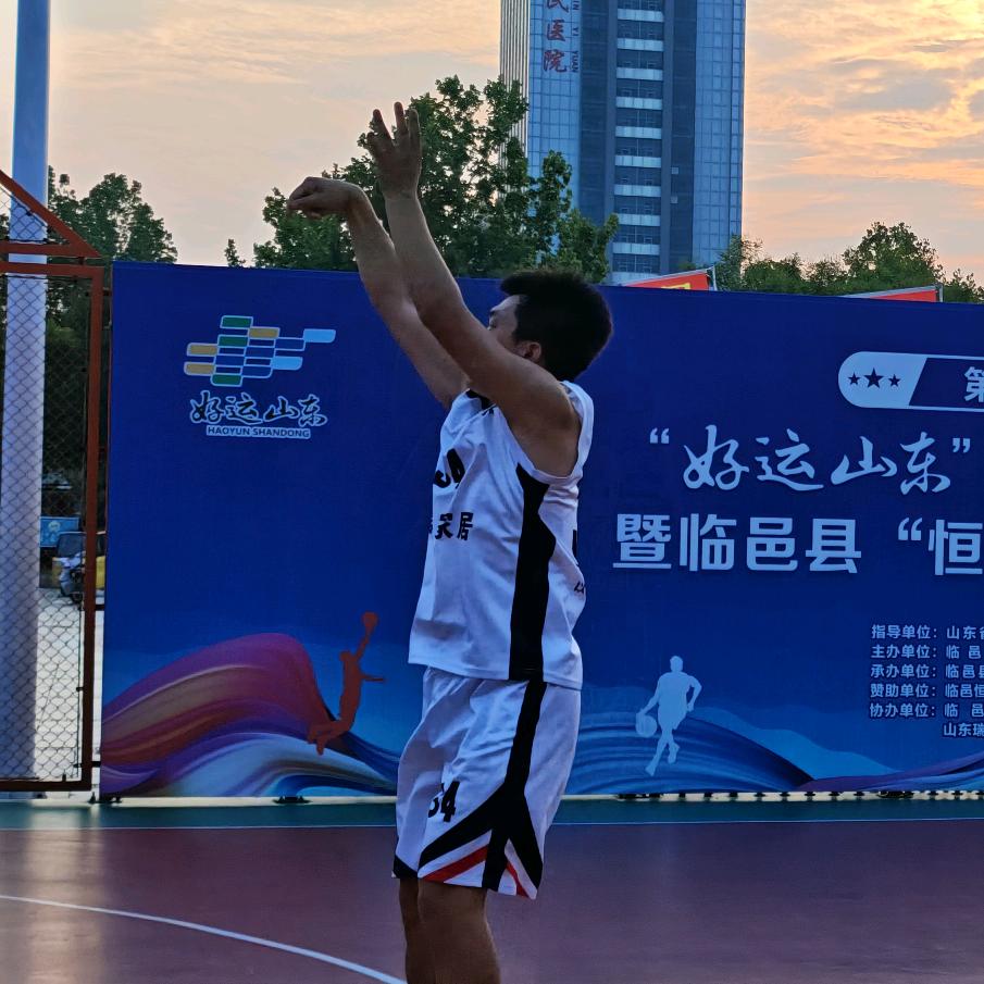 三分篮神刘教练