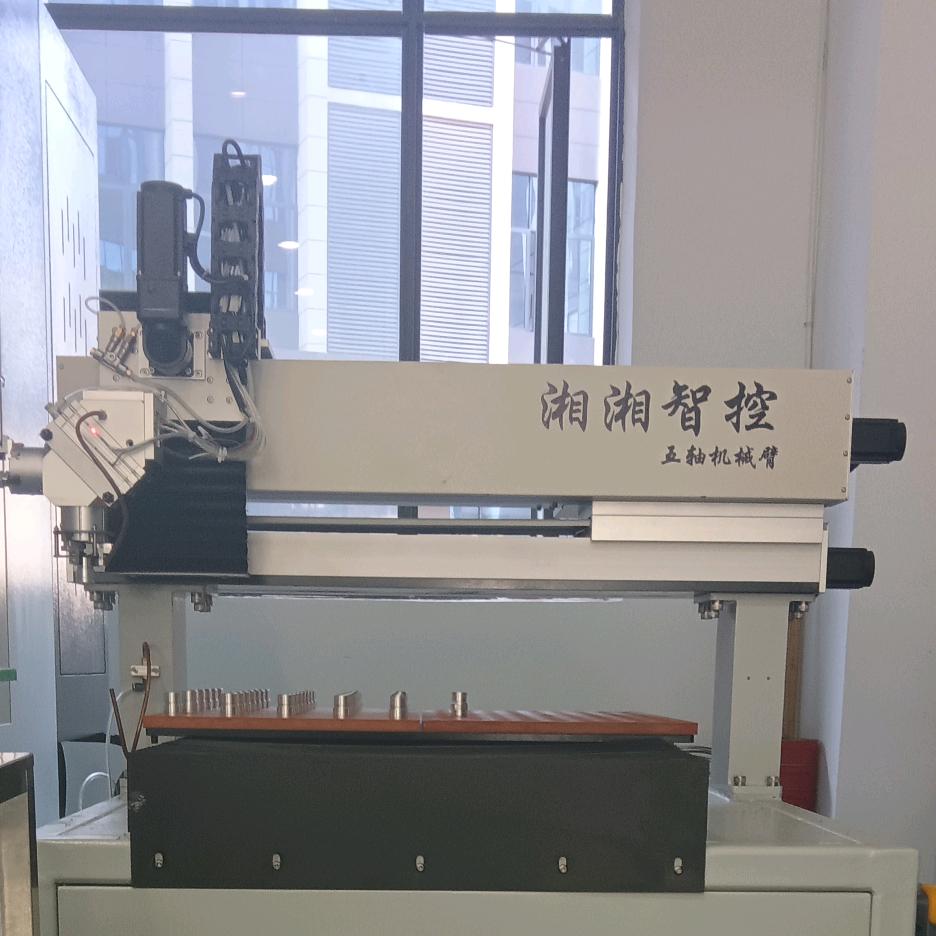 湘湘智控（专注桁架机械手与五轴转台）