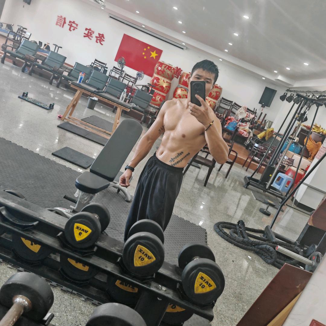 阿龙
