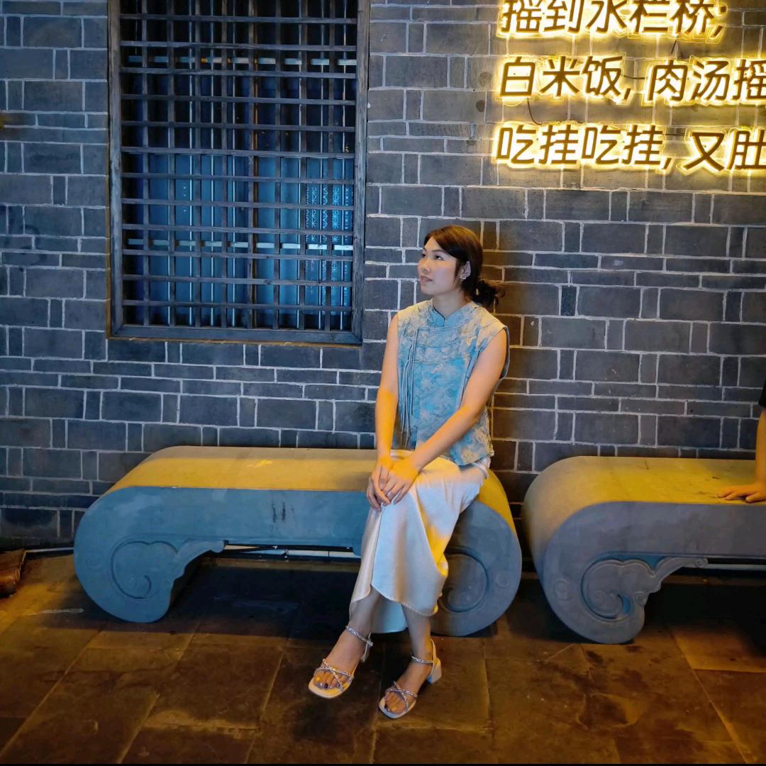 讴代户外箱包☞小唐