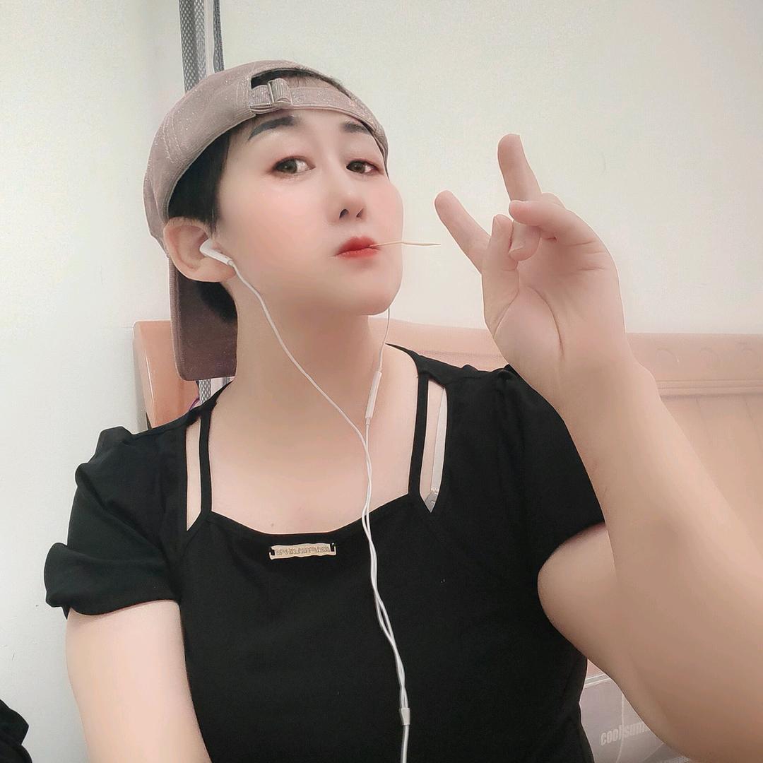 人不漂亮，没关系一定要阳光头像