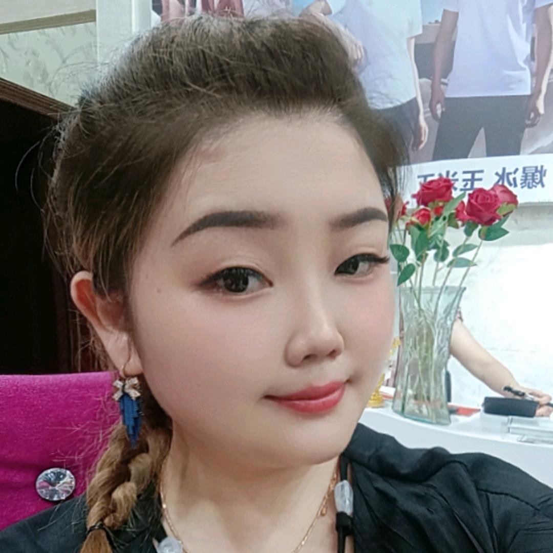 丸子头小姐姐