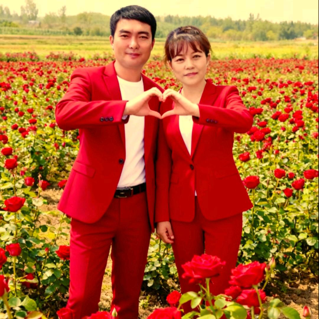 塔吊指挥周登琴