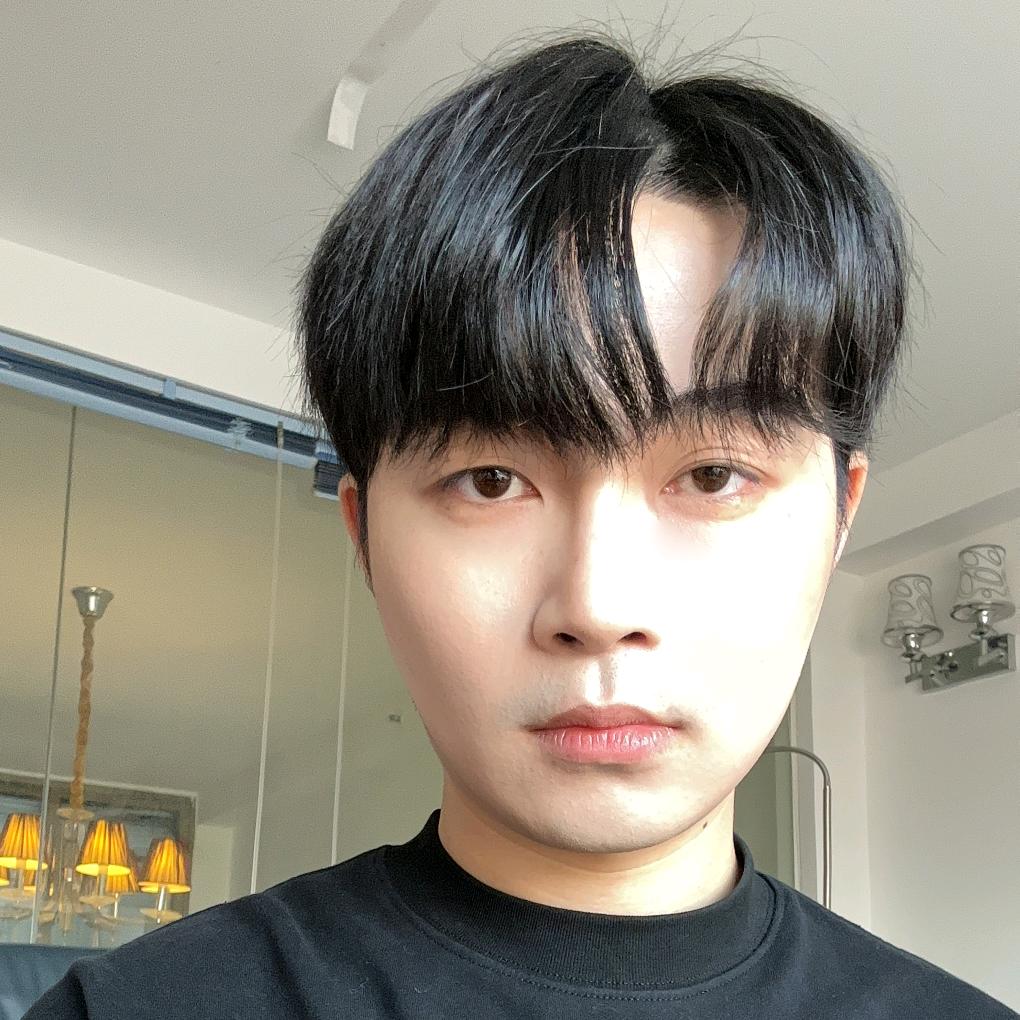 偷穿高跟鞋的小小黄