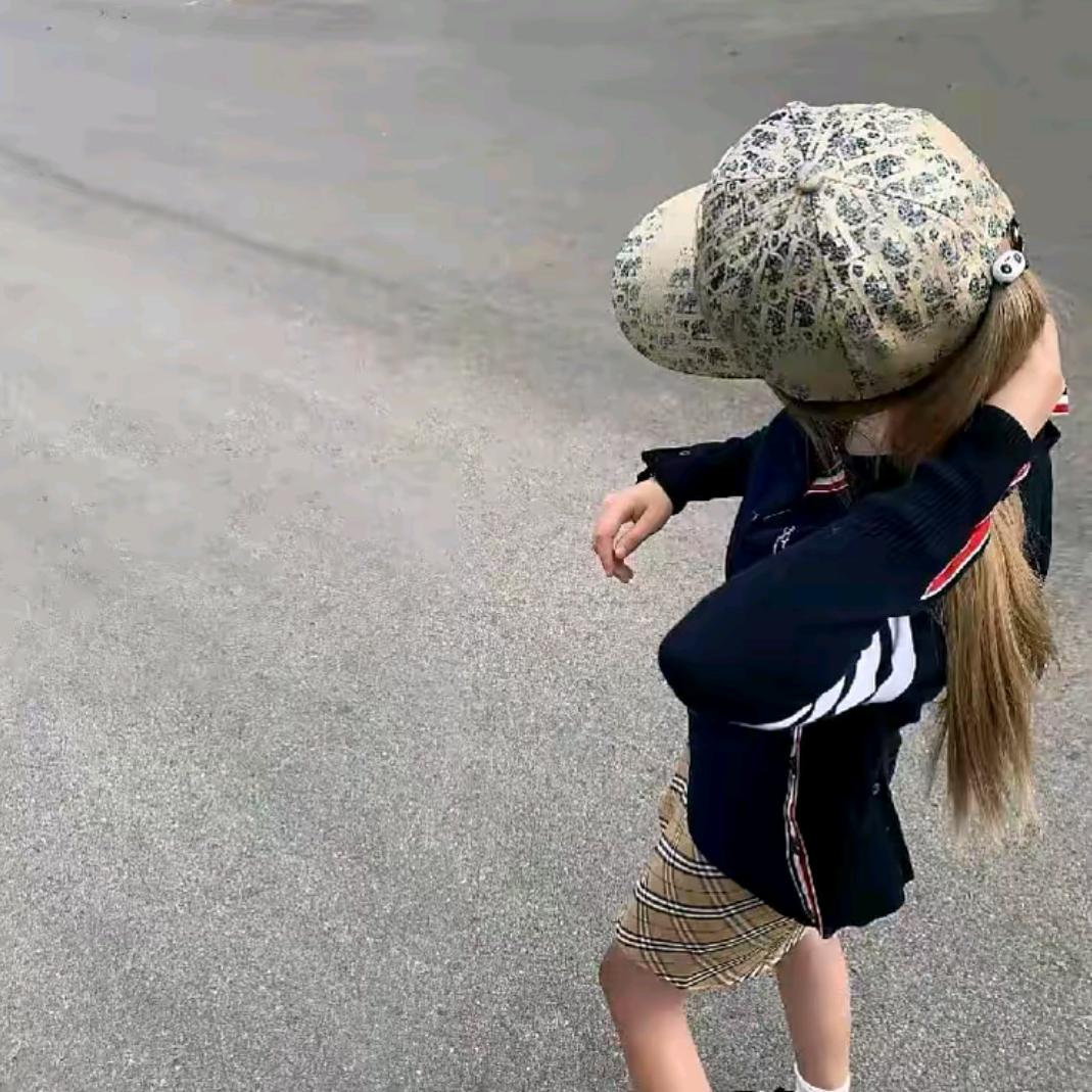 妍 子.
