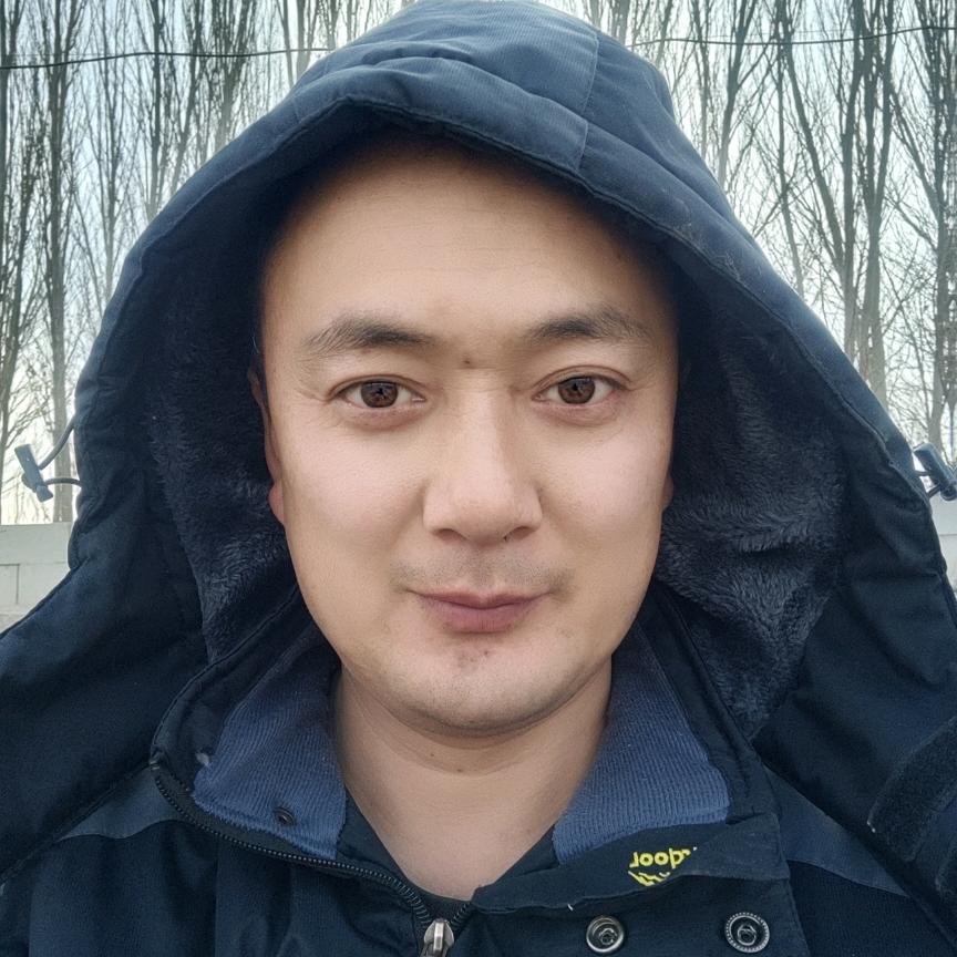 七花草莓园在电影小镇往南两公里右边200