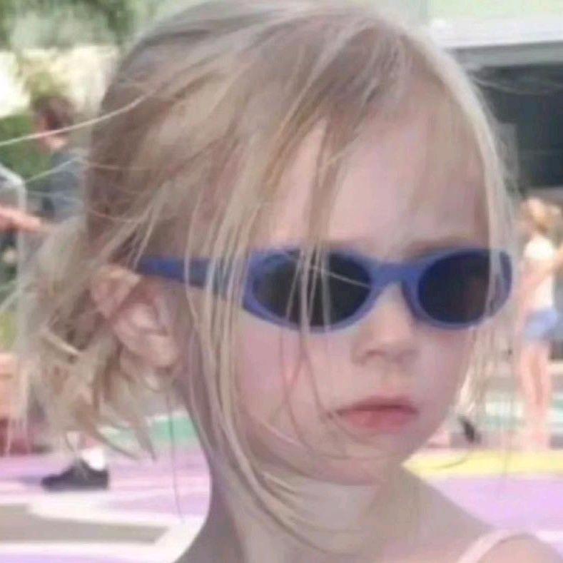 小吴爱吃肘子肉