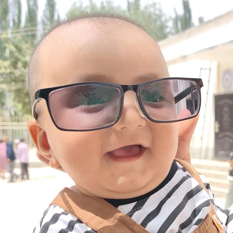 小屁孩 （Dilyar）