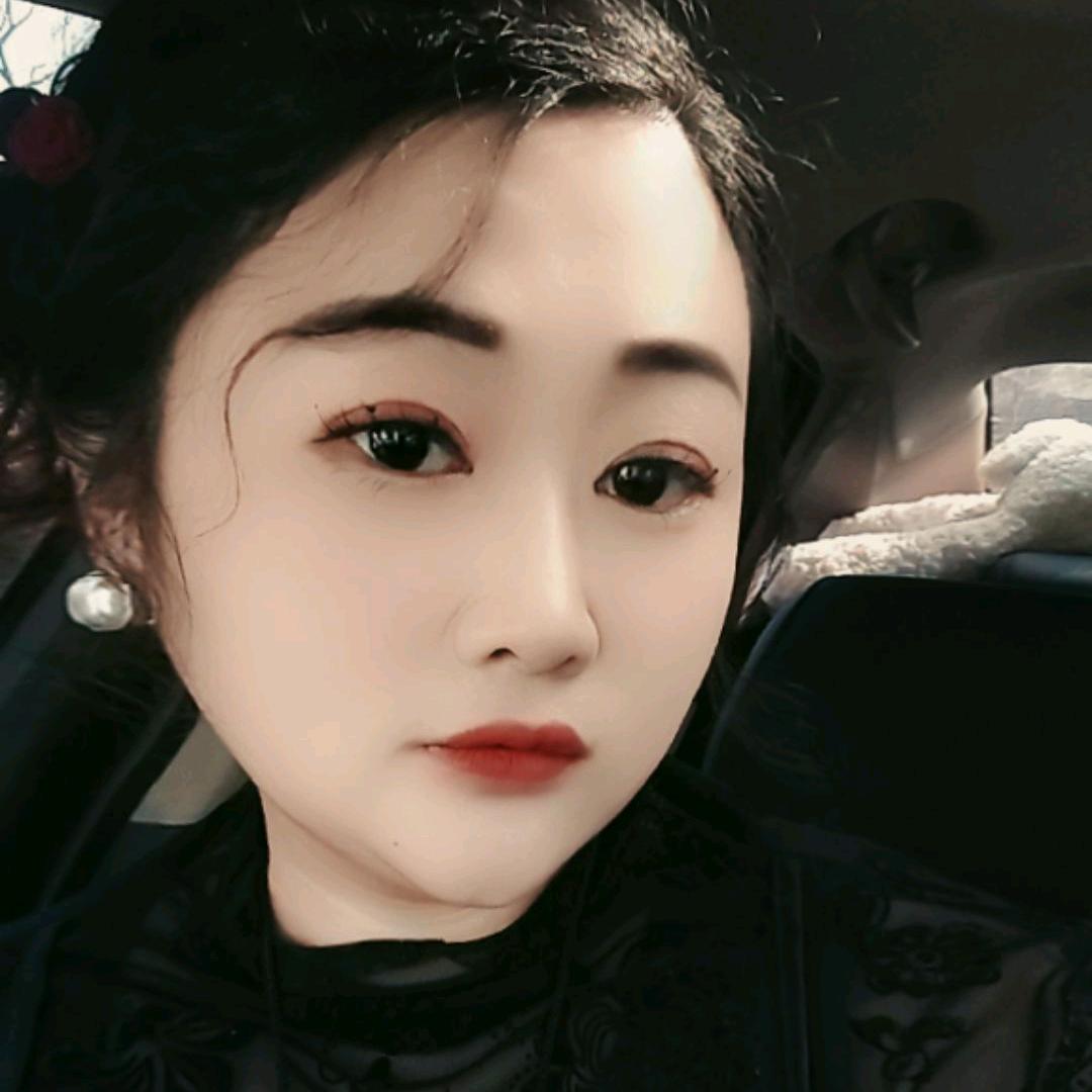 装光伏的小姐姐