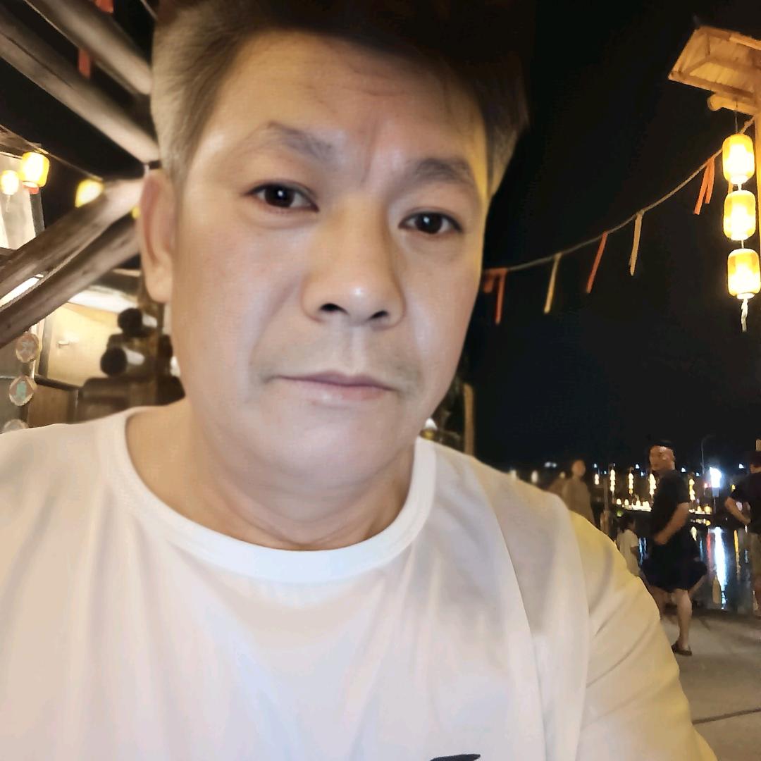 《红星照我去战斗》。