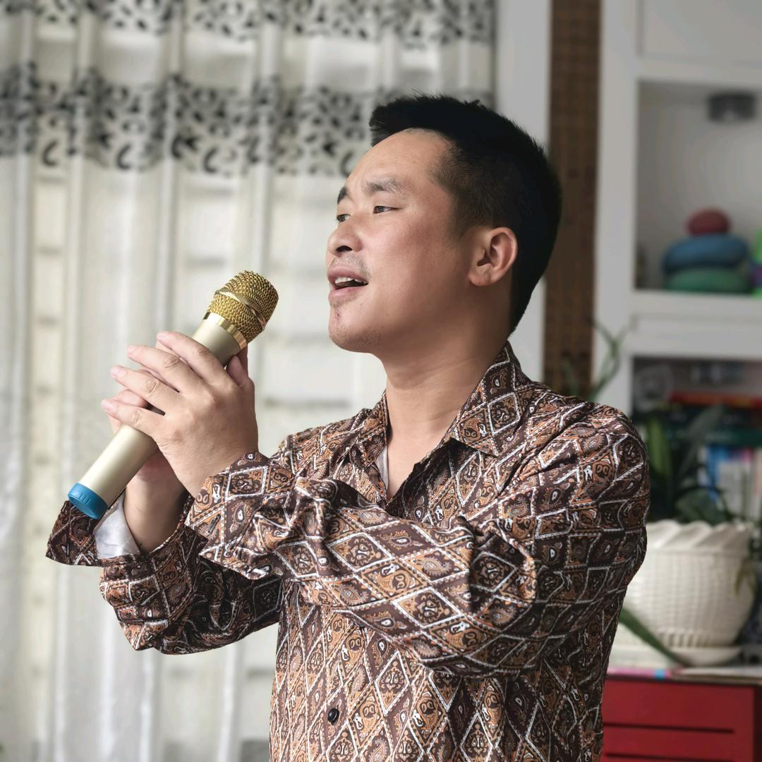 不知名的歌手