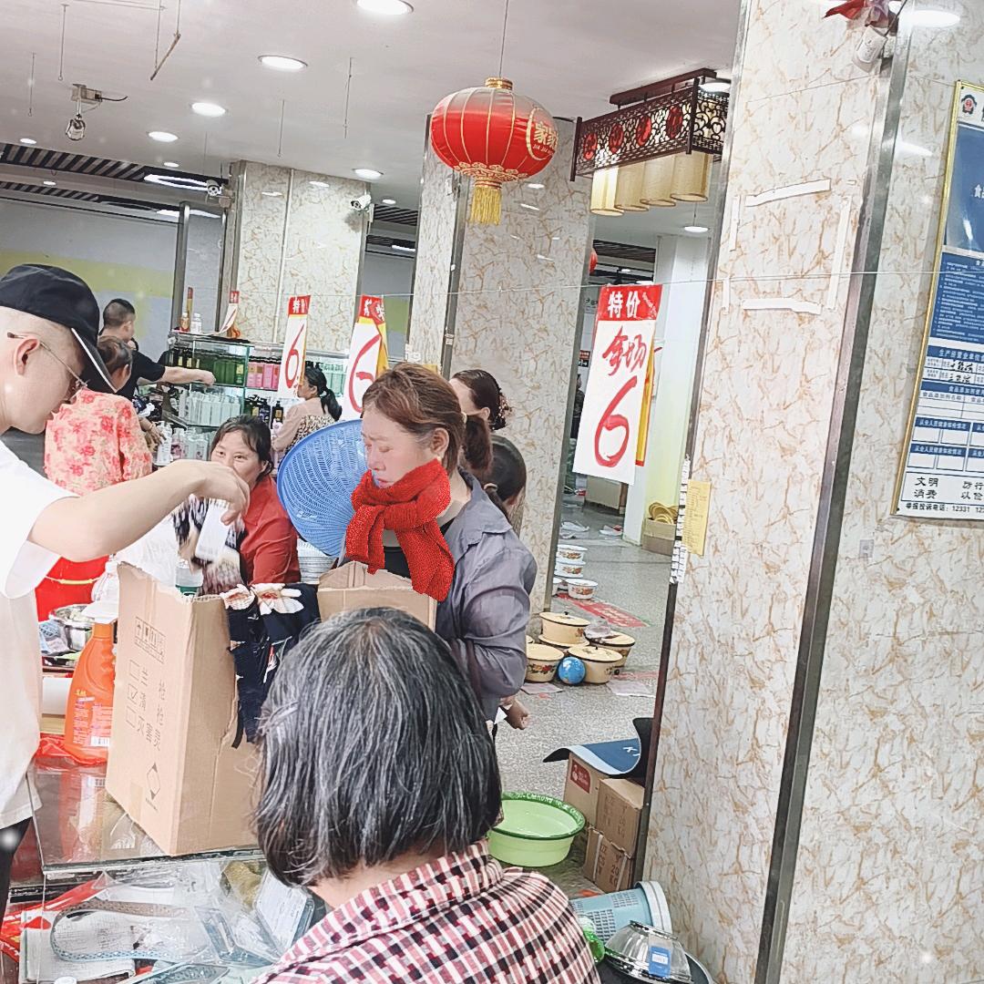 5米8米百货现场（聚便宜百货刘）