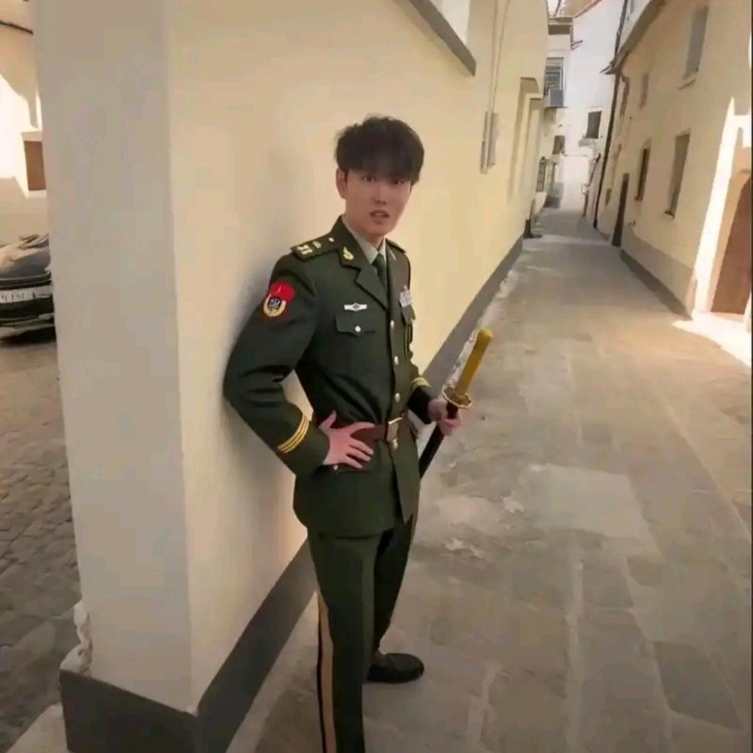小王（少羽牛逼）