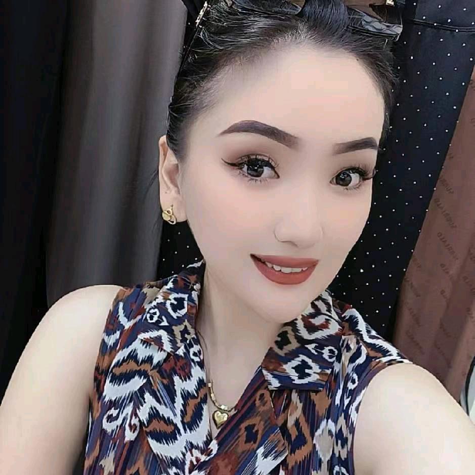AY MIHRI 服装店