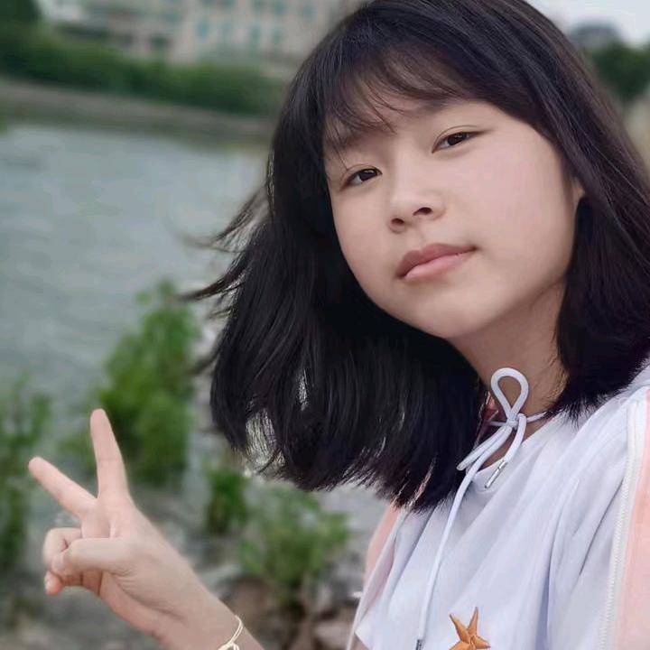 ╮↖傻丫头╭（小婷🍃）