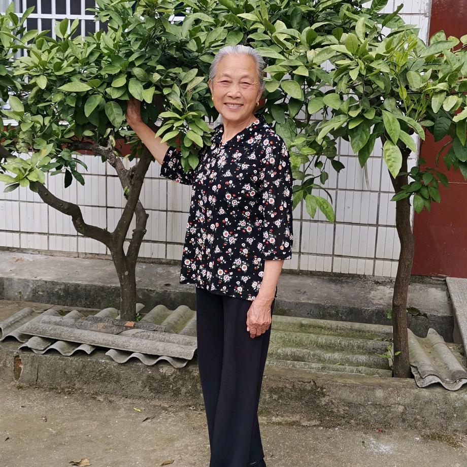 惠姐，谢谢兄弟姐妹们的关注，感谢友友们！