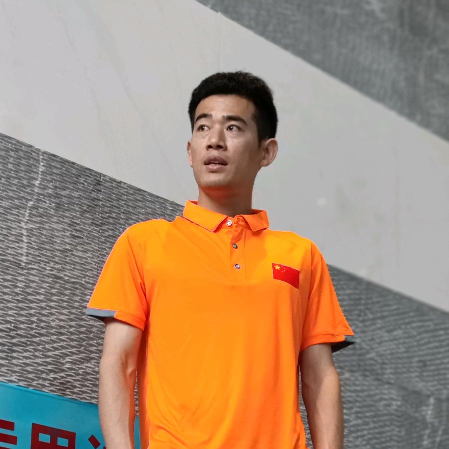 鲁艺花园酒店游泳馆路文教练