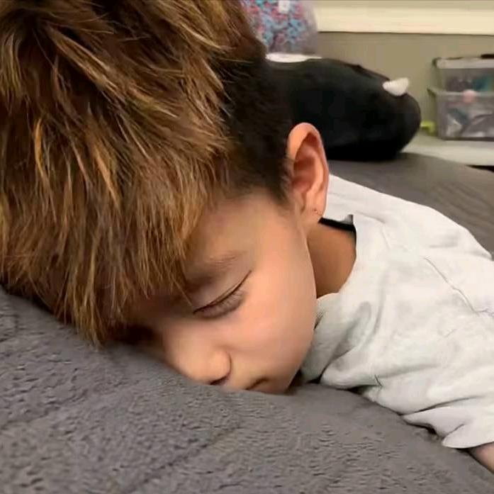 十里八村的俊后生.