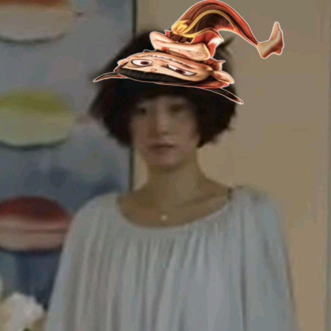 一轮风中摇曳的宝煲月