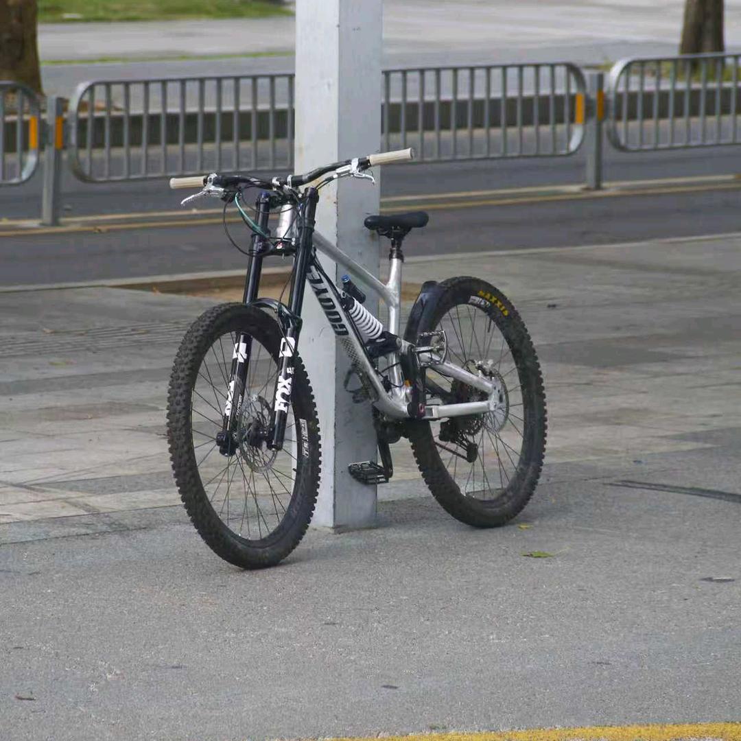 一个玩速降的furry/COOYES