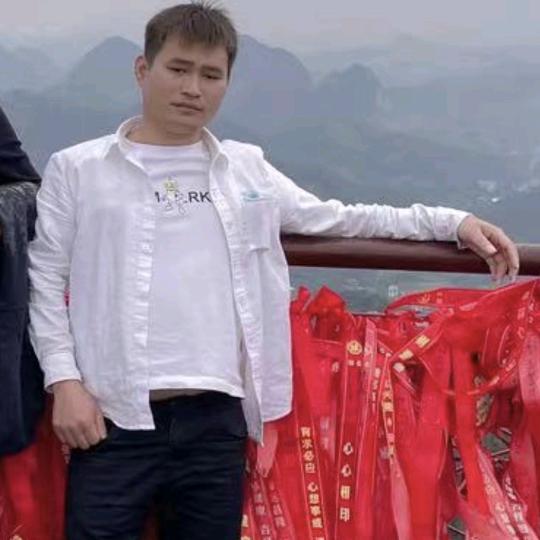谭小弟没有装备的钓鱼佬