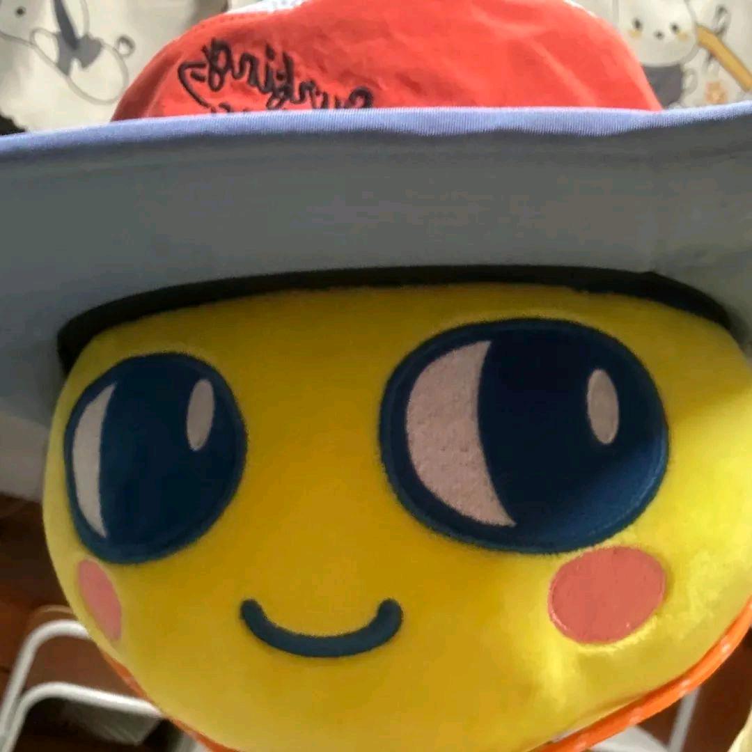 ●.●