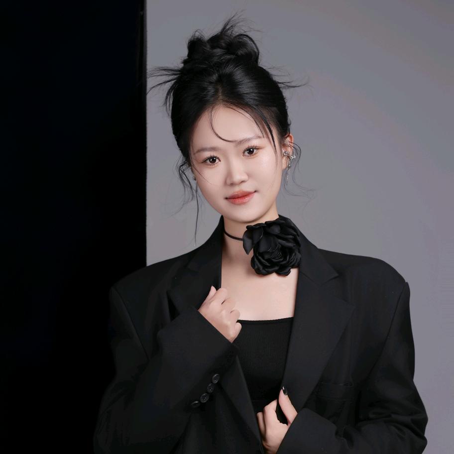 枣庄女发型师小莹