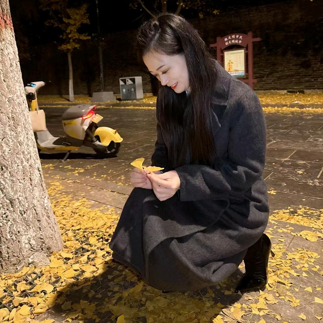 呆萌小姐姐