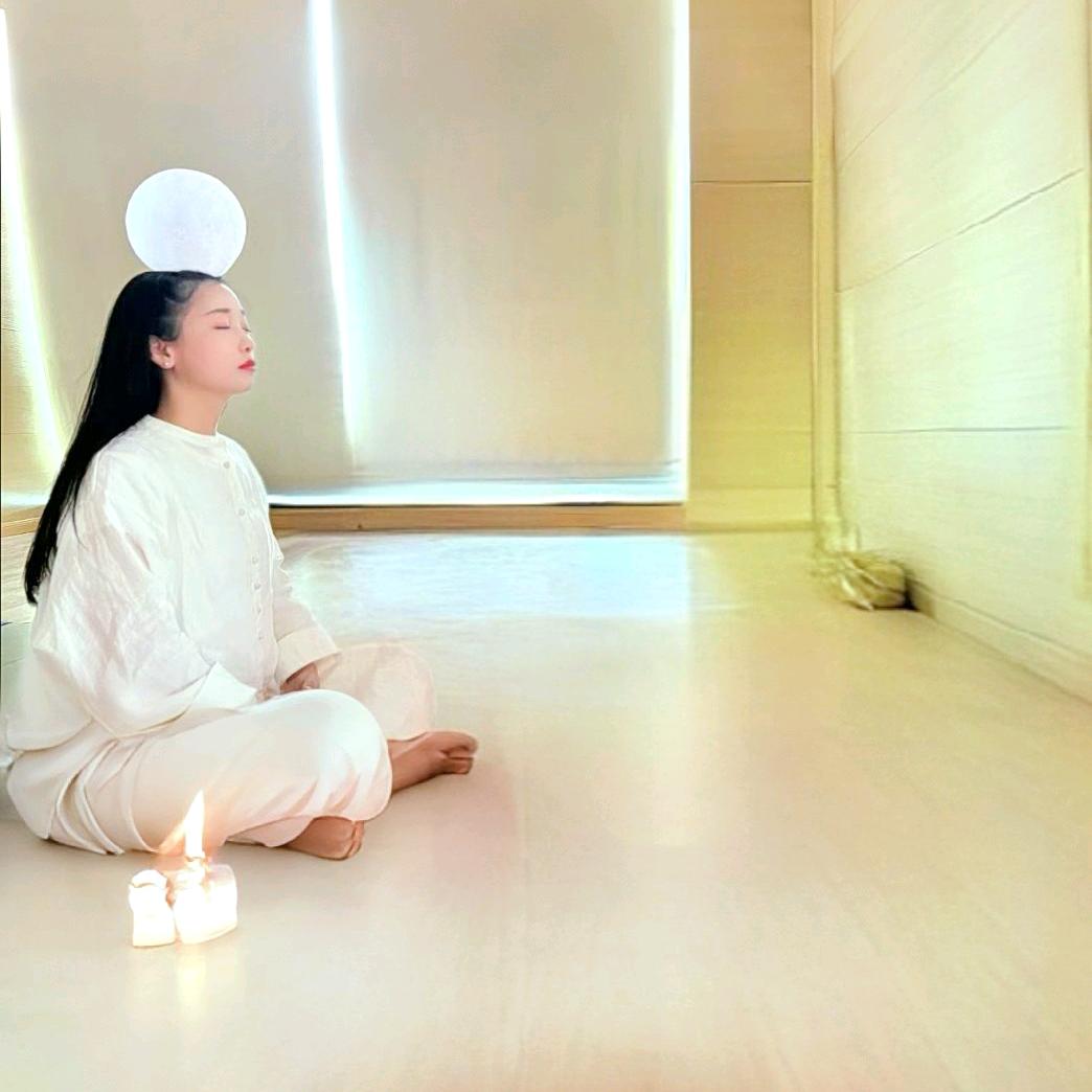 向阳而生🌻沉思静坐