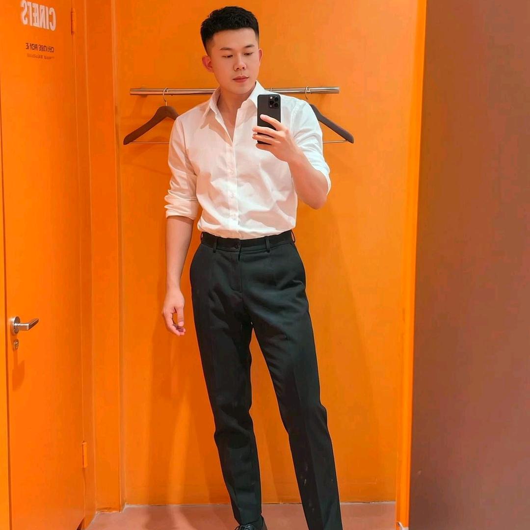 Y.  派对 K T V 总监 小郑