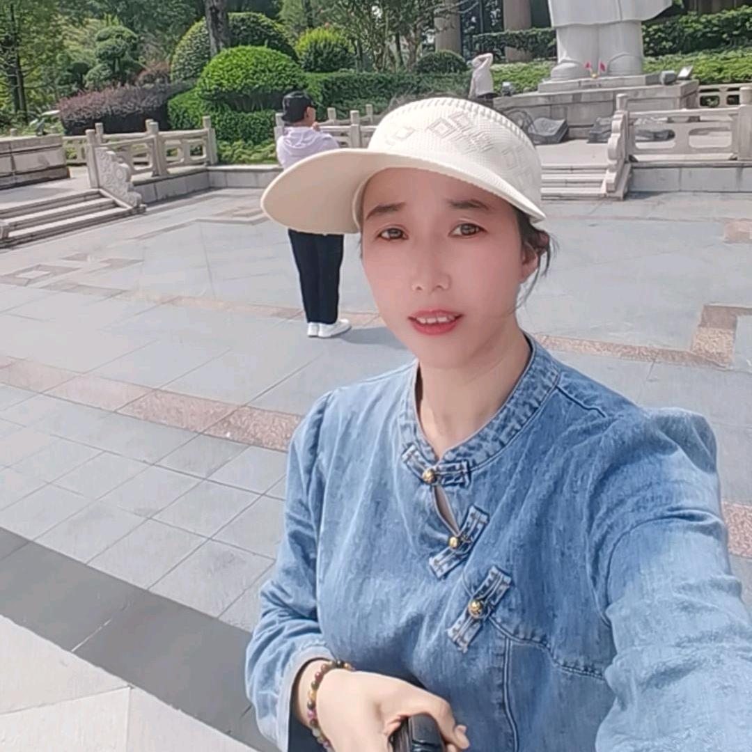 小鈺（首播早6：30开播）停学中