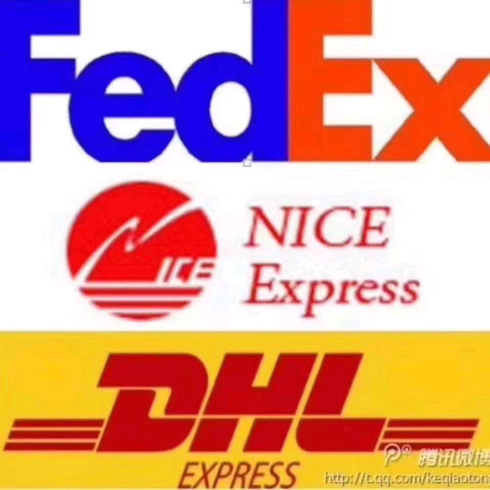 我与春风皆过客，你携秋水揽星河。