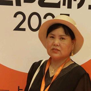心态好不服老的女人