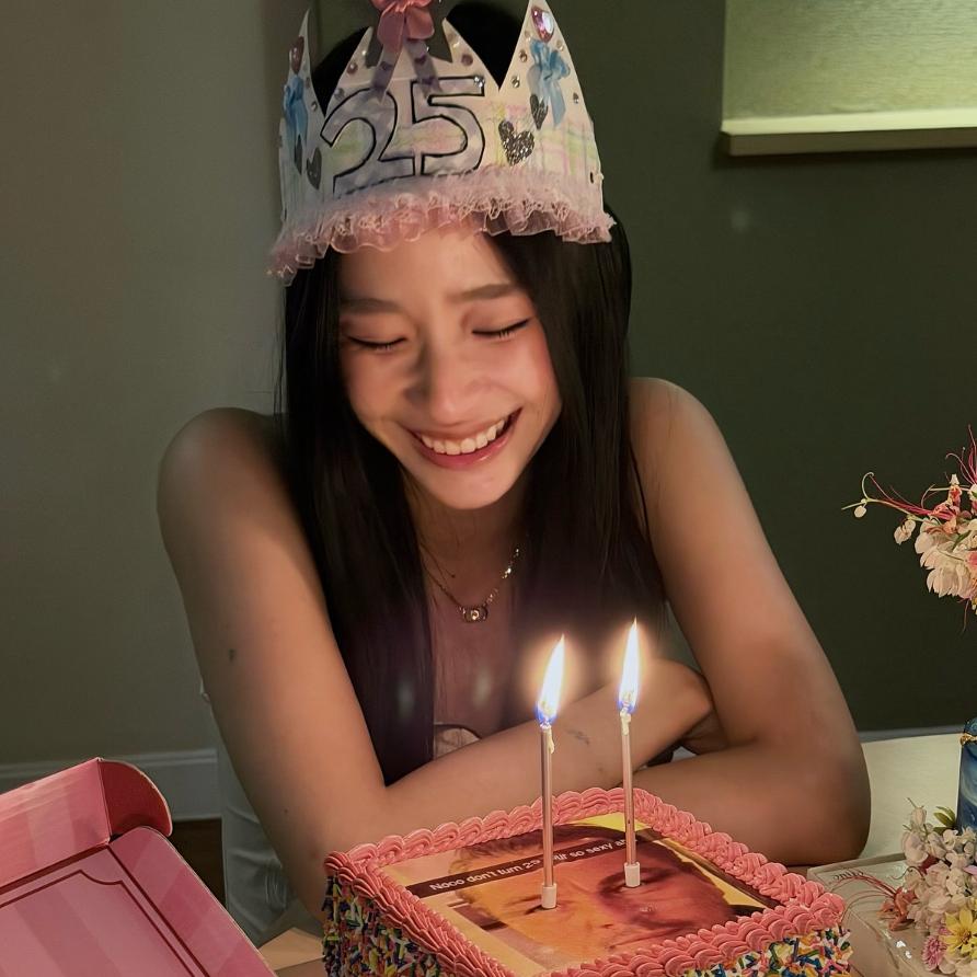 爱穿高跟鞋的小蟑螂