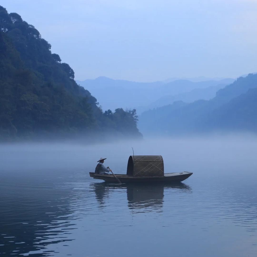 非  衣 裴