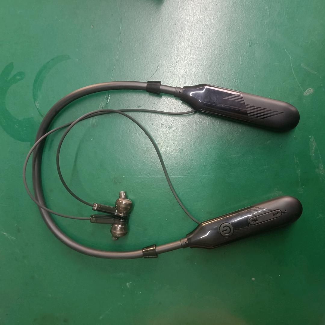 罗城挂脖耳机电子厂