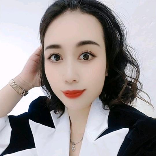 《盘石怡心广场正对面轻素栖花里美妆店》