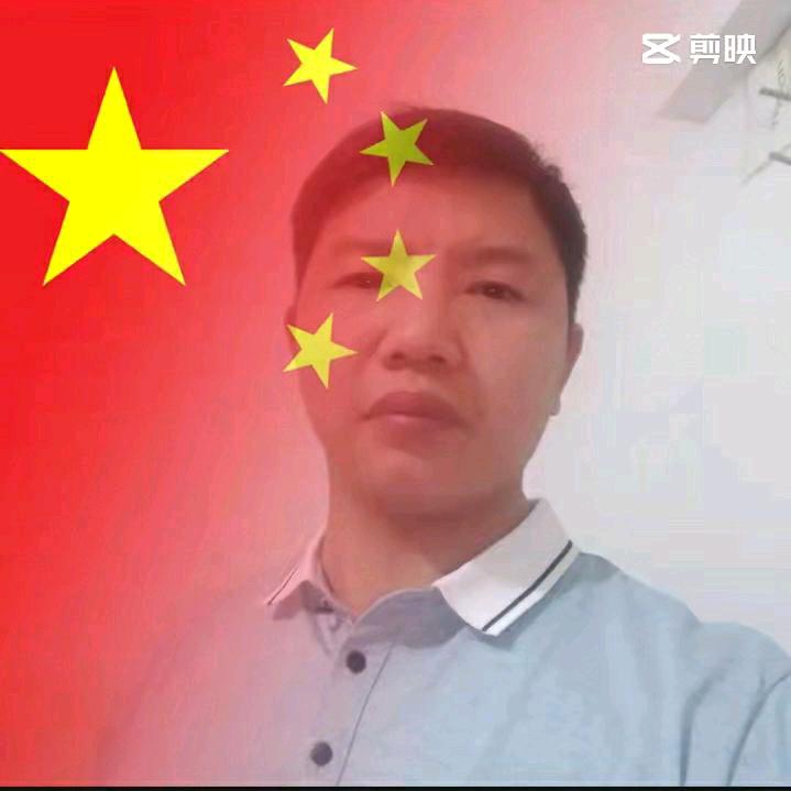 雄鹰展翅