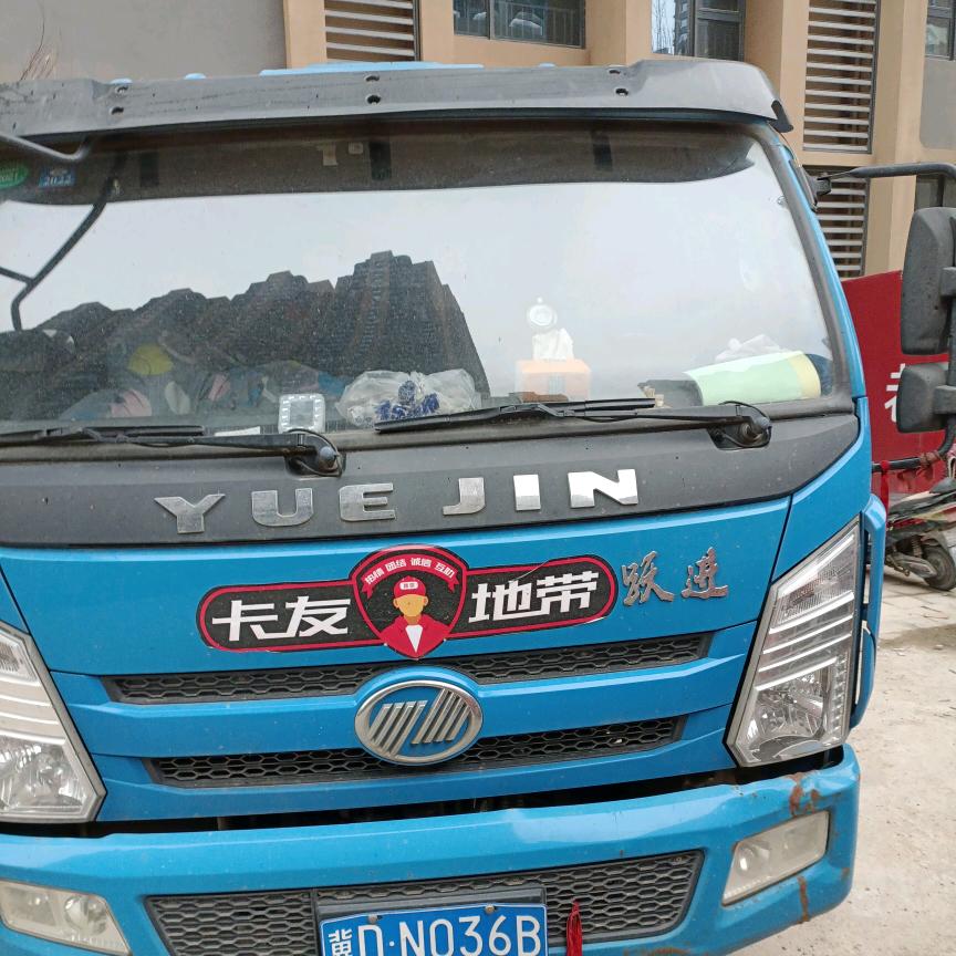 开货车的小老弟