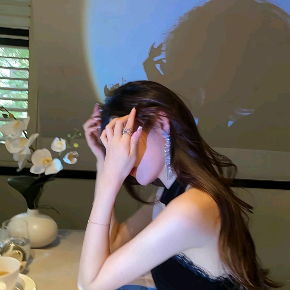 小乖ᵏⁱˢˢ