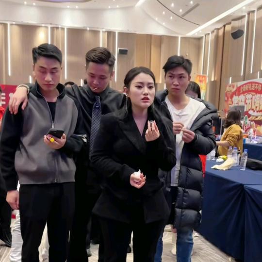 花小磊，三妹