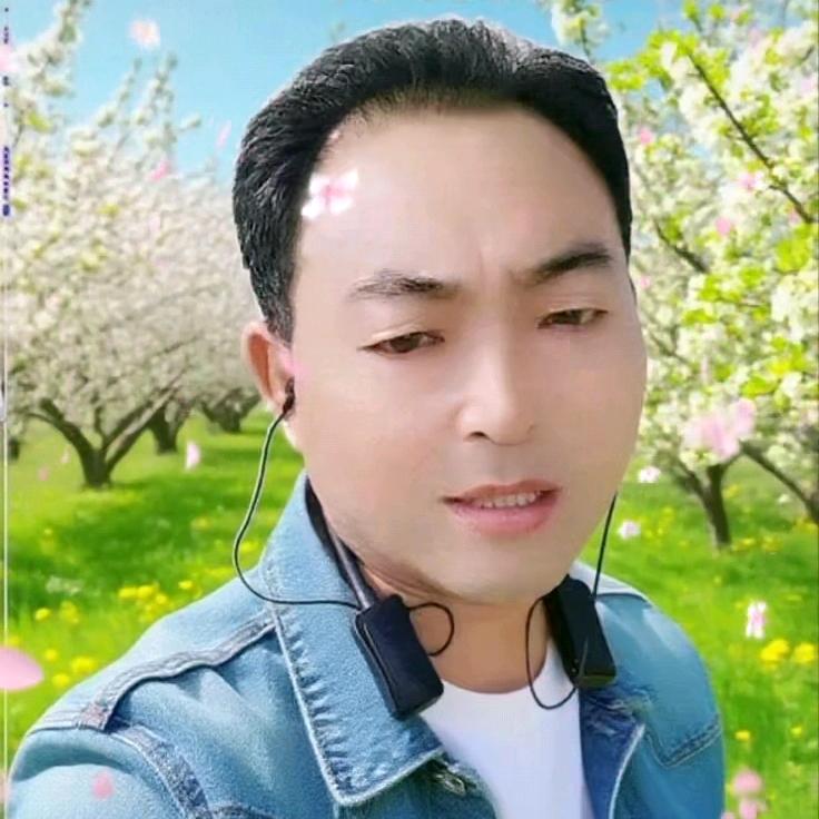 岳氏￥ 六哥吖