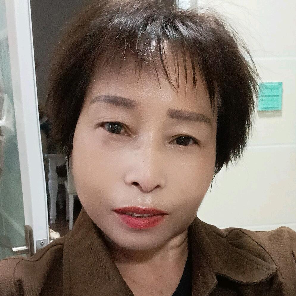 小青，