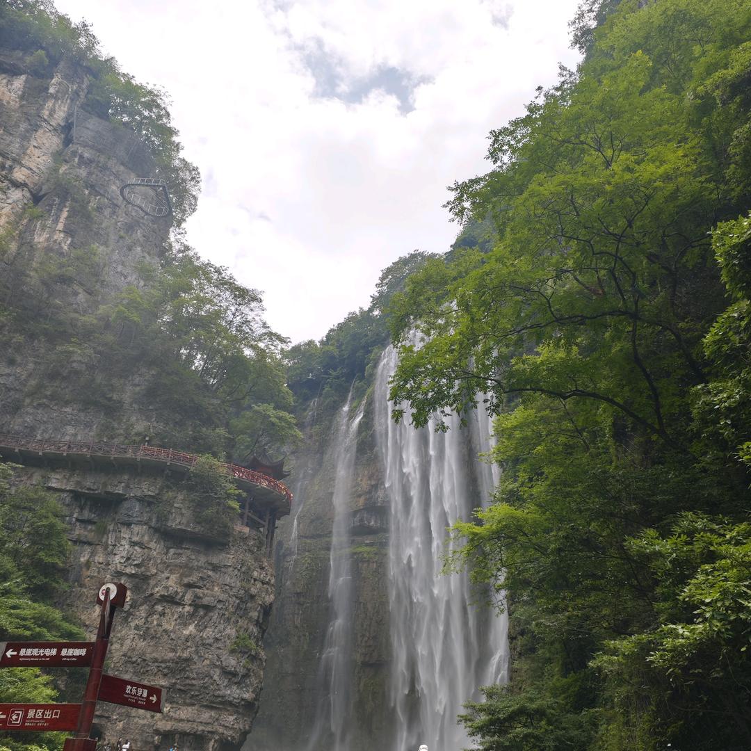 利川杰尼威尼一店江江