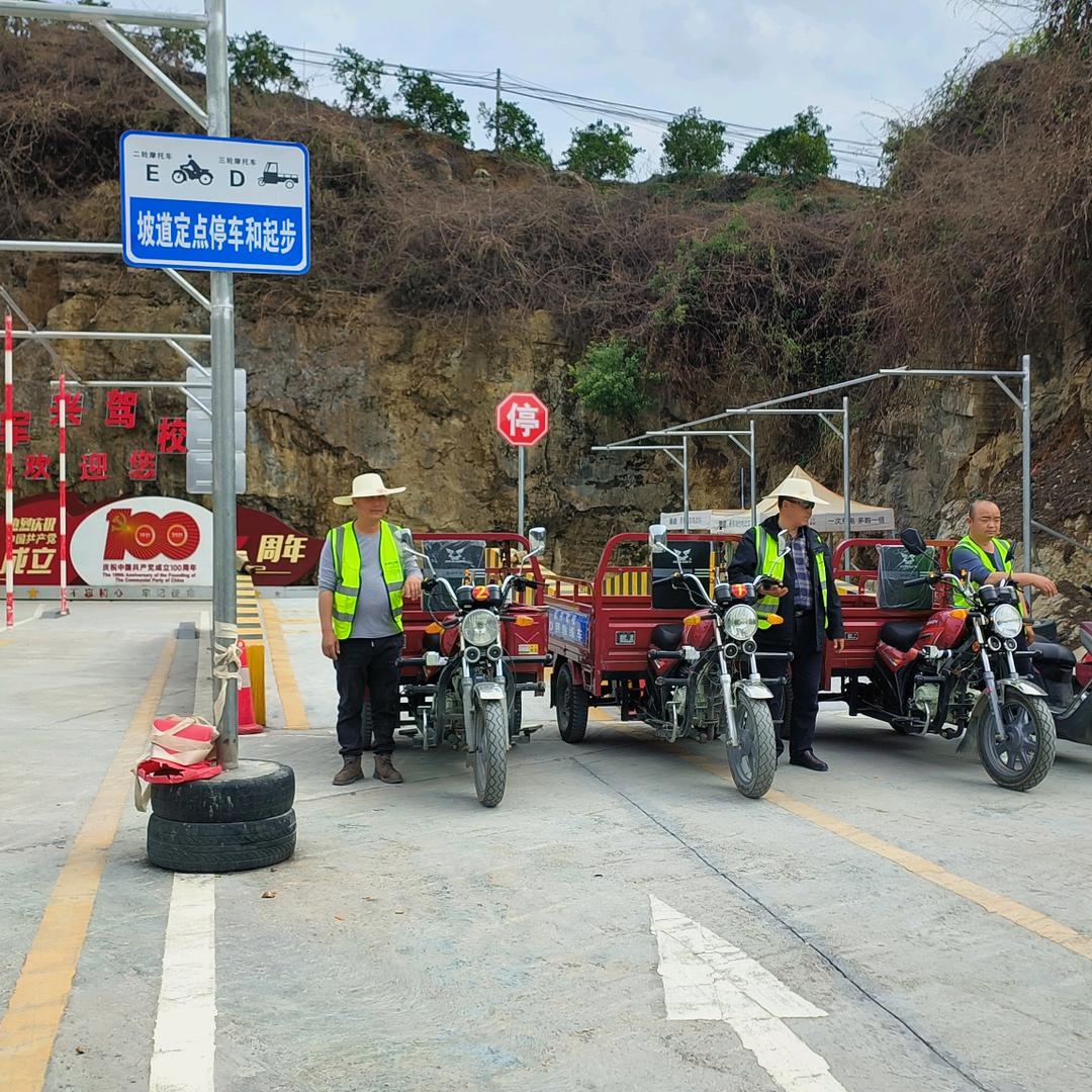 张家界摩托车驾校二姐