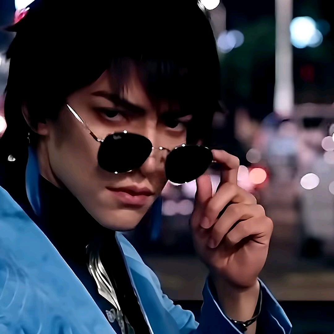 扶老奶奶闯红灯