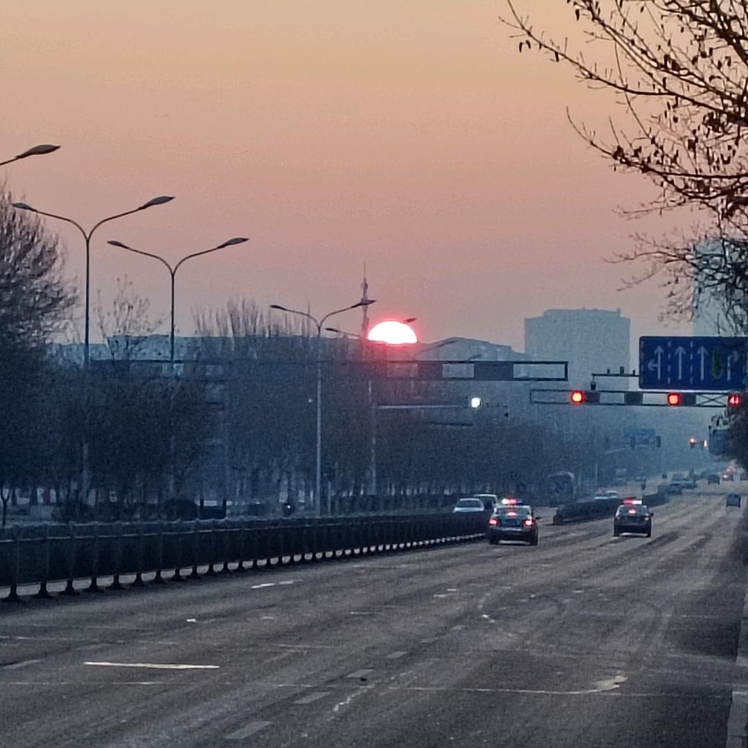 微风拂过发型有点凌乱的帅蜀黍🇨🇳