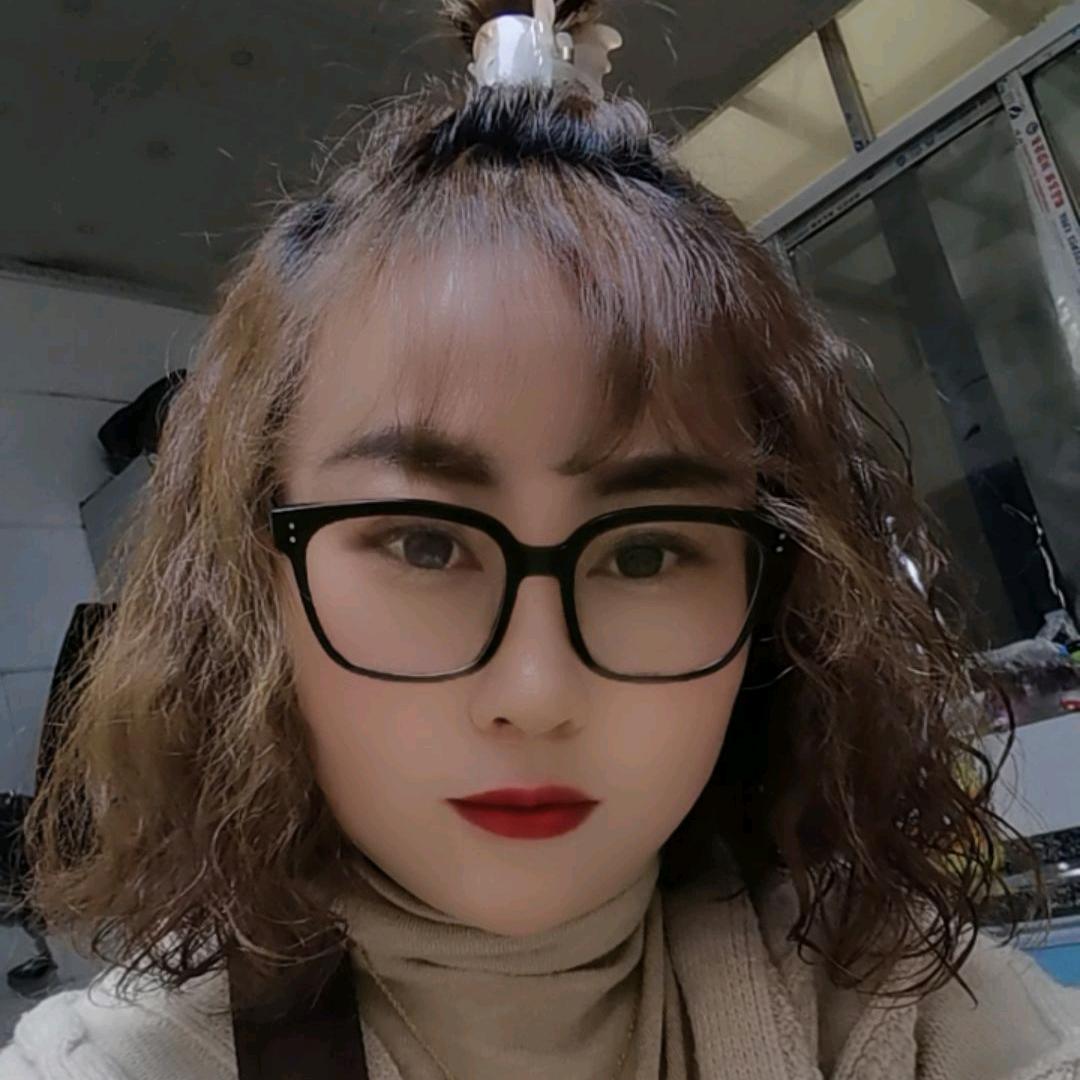 邓家菇凉（代驾小姐姐）